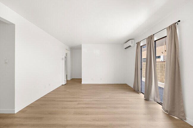 Foto del edificio - 2241 1/2 Riverdale Ave
