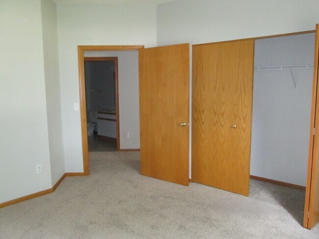 Foto del edificio - 2 bedroom, 1 bath condo in SE Iowa City