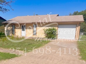 Building Photo - 825 Michelle Dr