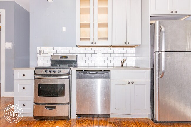 Building Photo - 29 Spencer Pl