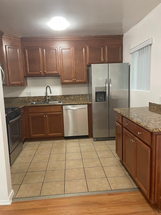 Building Photo - 1520 Venice Blvd