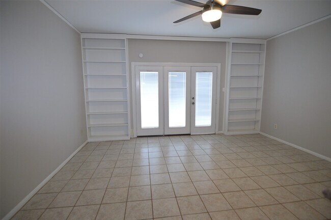 Foto del edificio - 14715 Barryknoll Ln