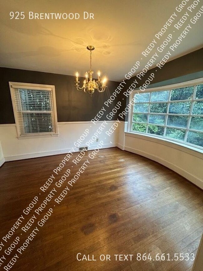 Foto del edificio - 925 Brentwood Dr