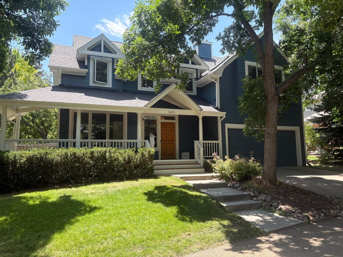 Foto principal - Furnished or Unfurnished: Updated 4 Bed 3....