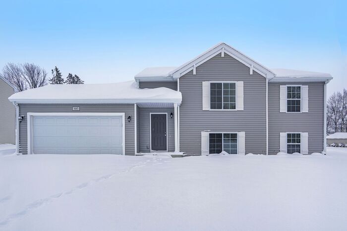 Primary Photo - 5685 Claremount St