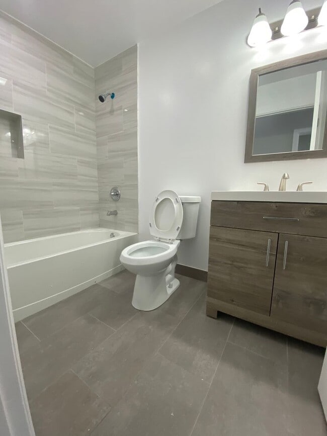 Building Photo - 121 N. Lake