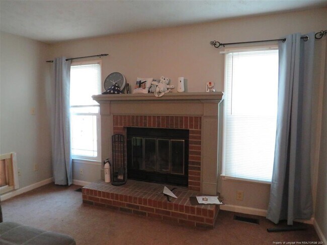 Foto del edificio - 528 Crooked Creek Ct