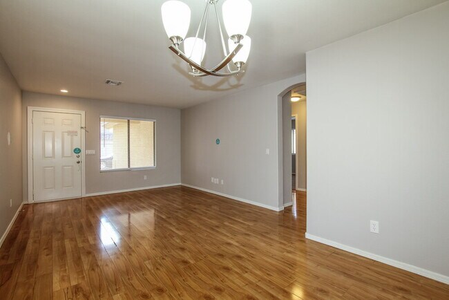 Foto del edificio - 10810 W Alvarado Rd