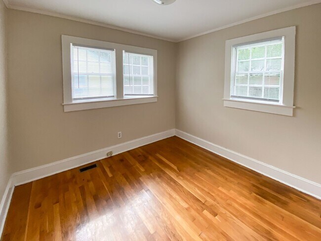 Foto del edificio - Charming two bedroom house, walking distan...