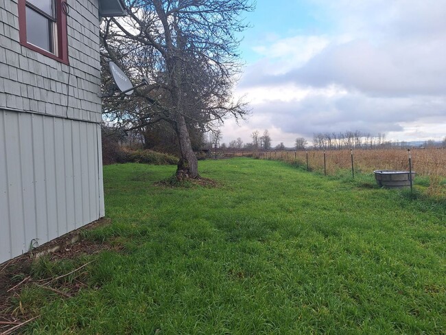 Building Photo - Countryside Living in Cloumbia County