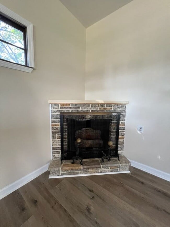 Foto del edificio - Roomy 3 bedroom/2 bath home on 1 acre in Phenix City!