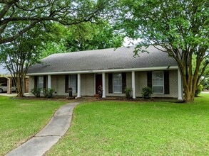 Building Photo - 300 Highland Dr