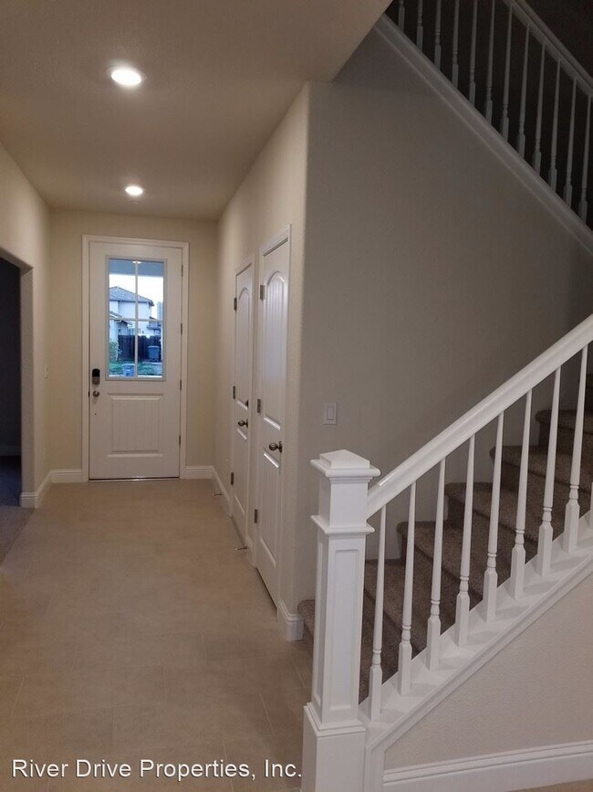 Building Photo - 4 br, 2.5 bath House - 4636 Beckman Way