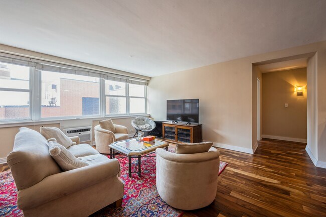 Foto del edificio - 2300 N Commonwealth Ave