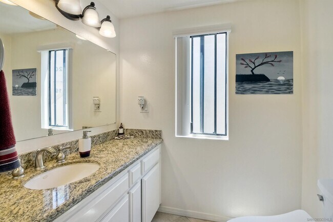 Foto del edificio - 573 S Sierra Ave