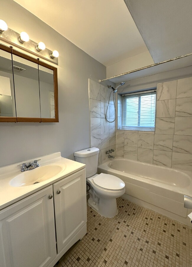 Building Photo - COMING SOON! 1 Bedroom condo in Reisterstown