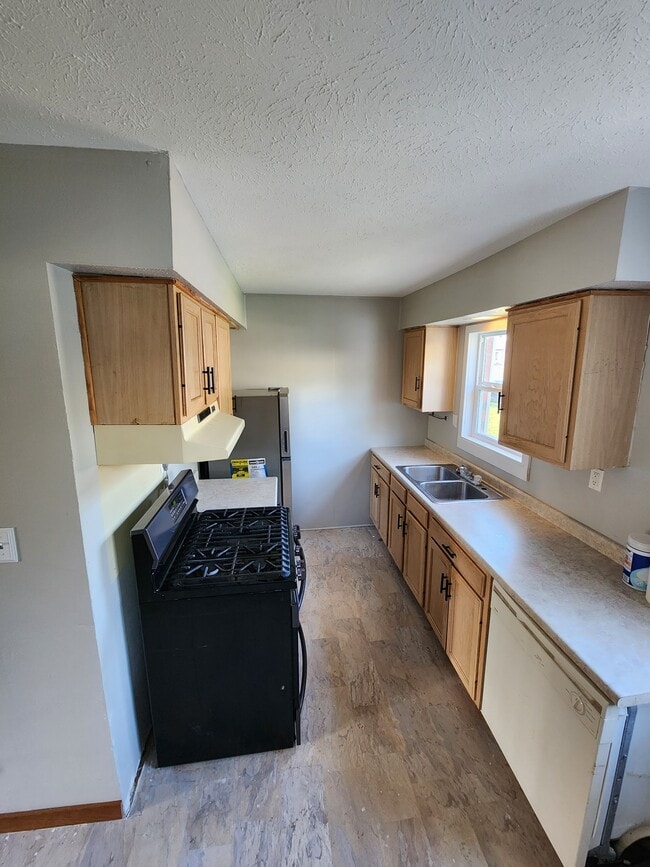 Building Photo - 4314 Dahlia Dr