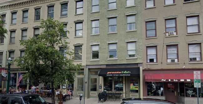 Foto del edificio - 131 E Water St