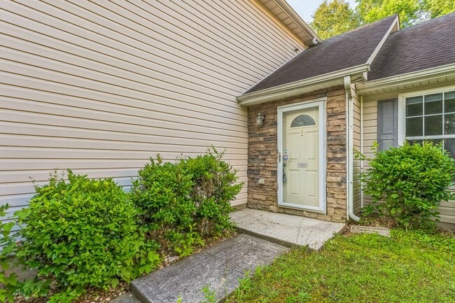 Building Photo - 2945 Highland Hill Pkwy