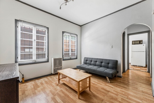 Foto del edificio - 2816 Ellendale Pl