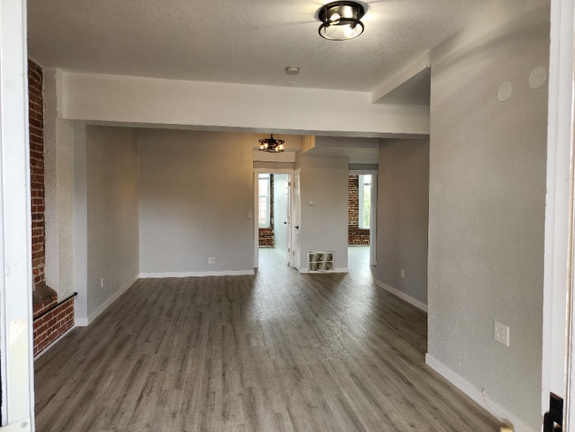 Building Photo - 109 N Kimball Ave