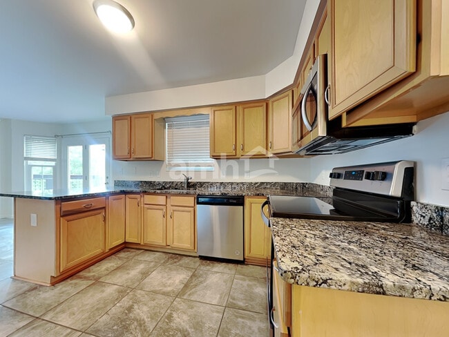 Building Photo - 2113 Lynwood Pl