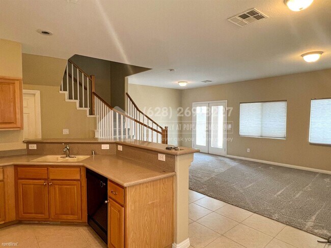 Building Photo - 3 br, 2.5 bath Townhome - 2348 Yellowstone...