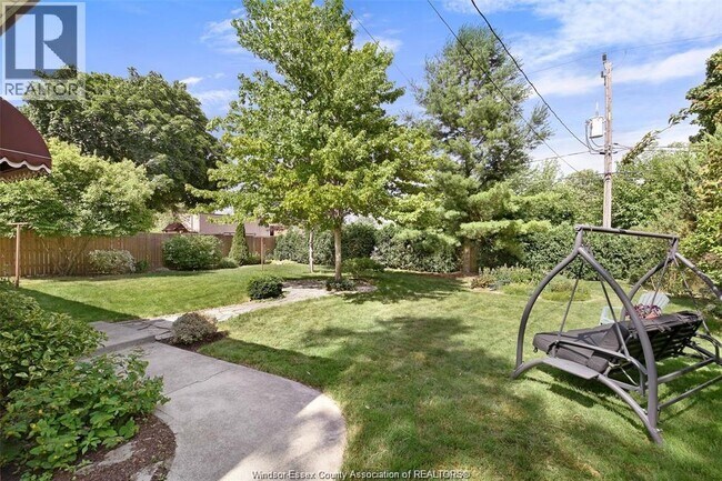 Building Photo - 2432 Buckingham Dr