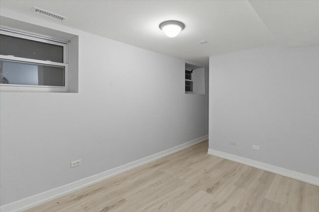 Building Photo - 910 W Gunnison St