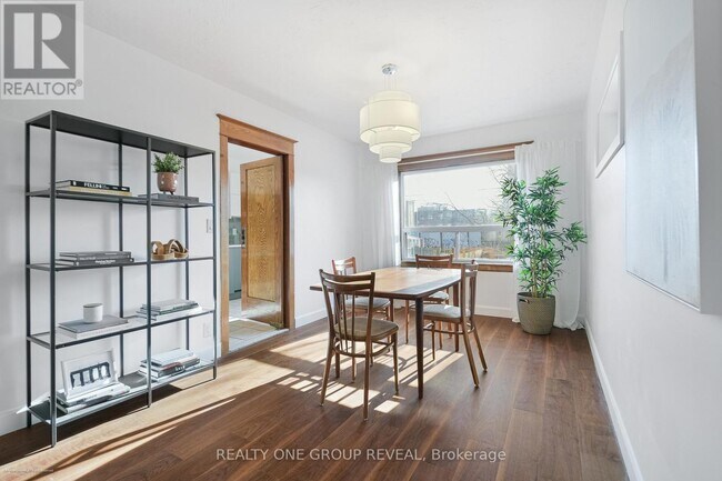 Photo du bâtiment - 89 Strathmore Blvd