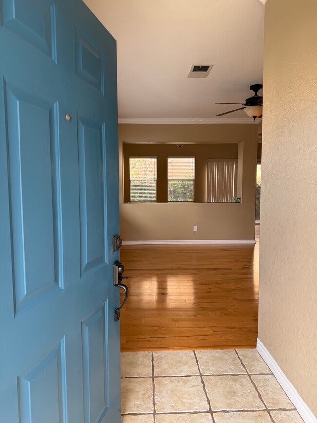 Building Photo - 590 Yarrow Dr