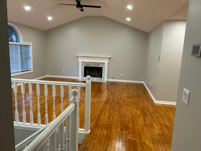 Duplex Upper Level Rental- Family Room - 345 Ashland Manor Dr