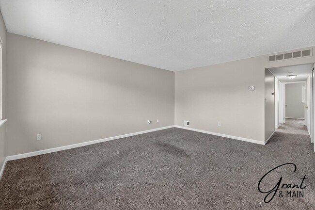 Building Photo - $1550 3 bedrooms