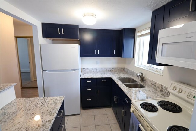 Building Photo - 1810 Sunny Dr