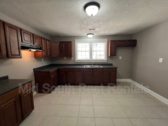 Building Photo - 1225 E Alcy Rd