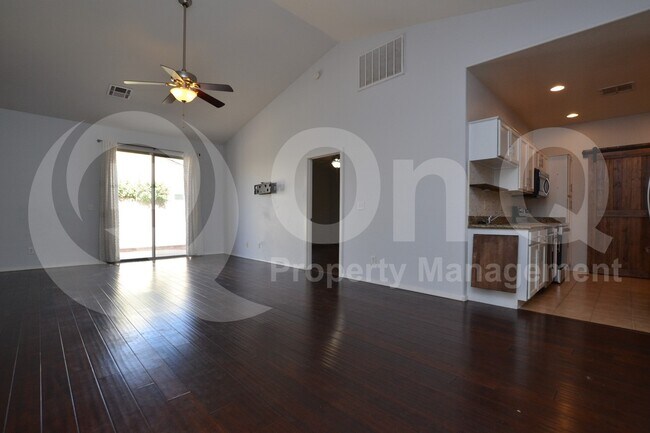 Foto del edificio - 2565 E Southern Ave