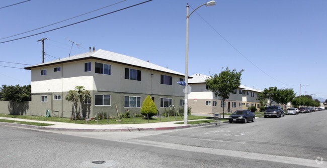 Building Photo - 702-758 N Mavis St