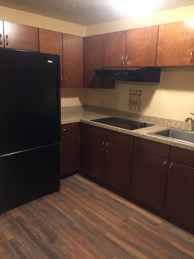 KITCHEN - 5202 Halcyon Dr