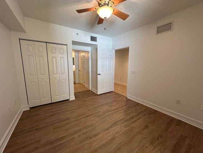 Building Photo - 480 Sail Ln