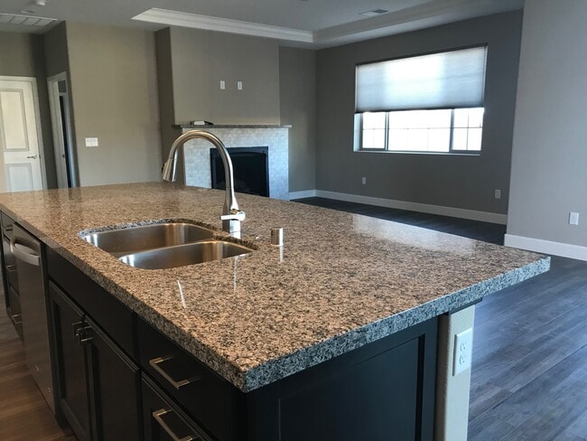 kitchen counter - 209 Holly Oak Ct