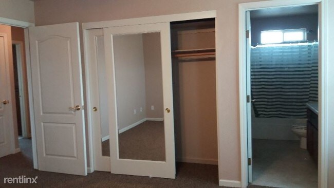 Building Photo - 2 br, 1.5 bath Townhome - 1268 Stewart Road
