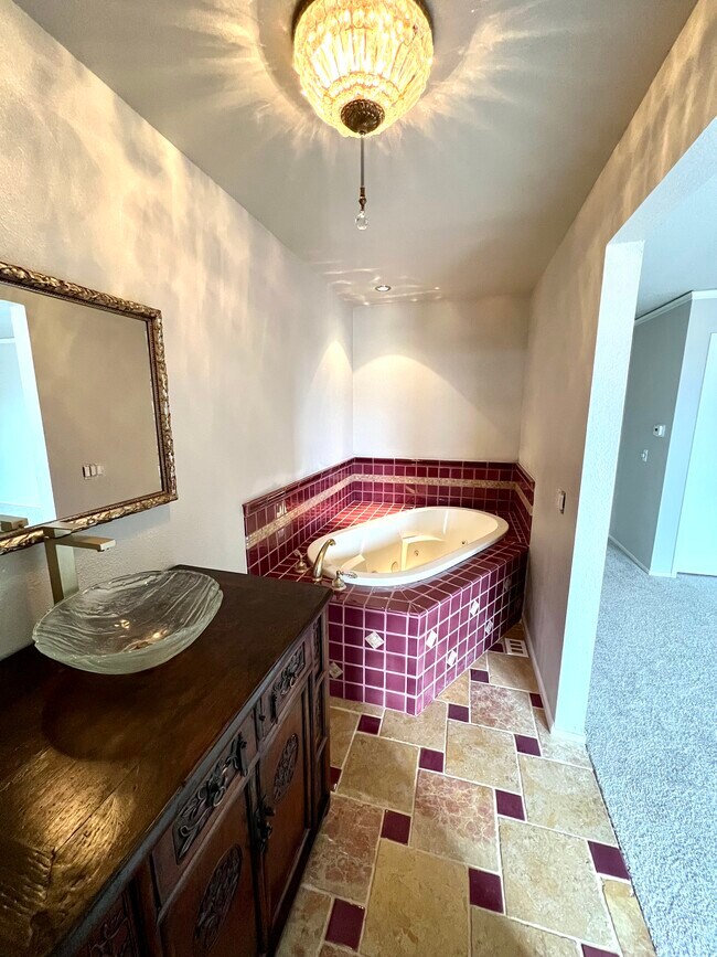 Foto del edificio - 8888 Bluff Ln