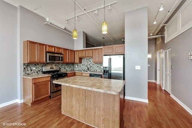 Building Photo - 740 W Fulton St