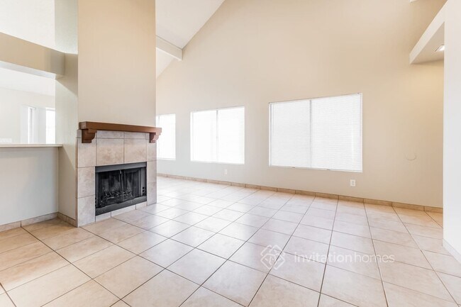 Building Photo - 2142 W Monona Dr