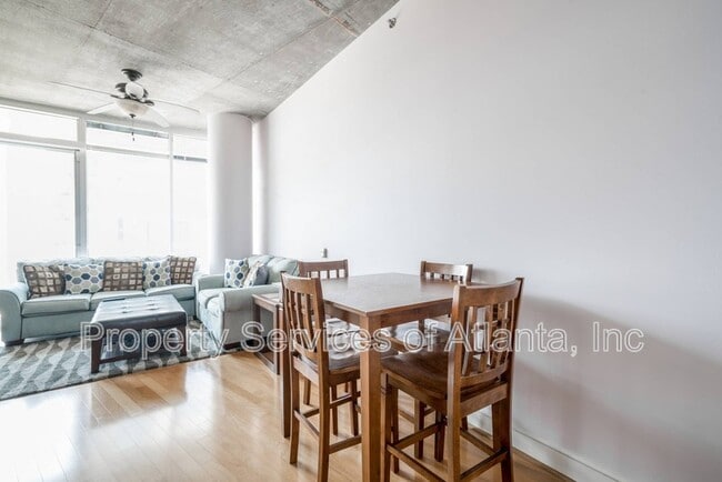 Foto del edificio - 950 W Peachtree St NW