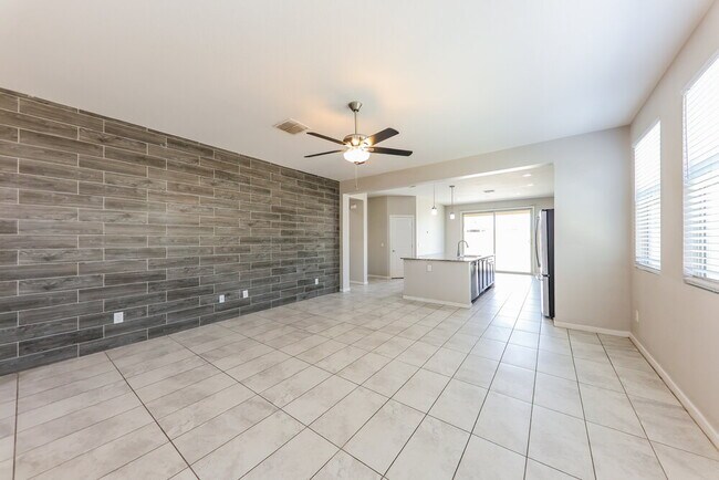 Foto del edificio - 23670 W Whyman Ave