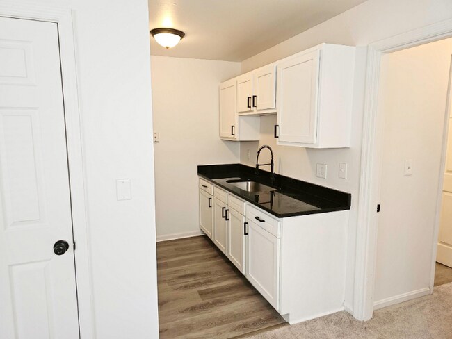Foto del edificio - 5856 Highview Dr