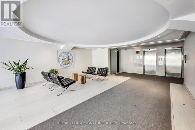 Building Photo - 335 Lonsdale Rd