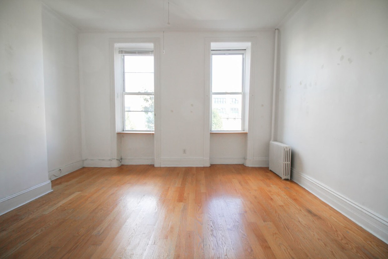 Primary Photo - 191 Troutman St