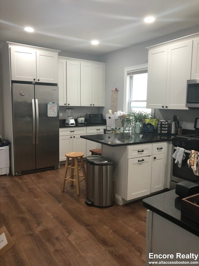 Building Photo - 38 Crescent Ave